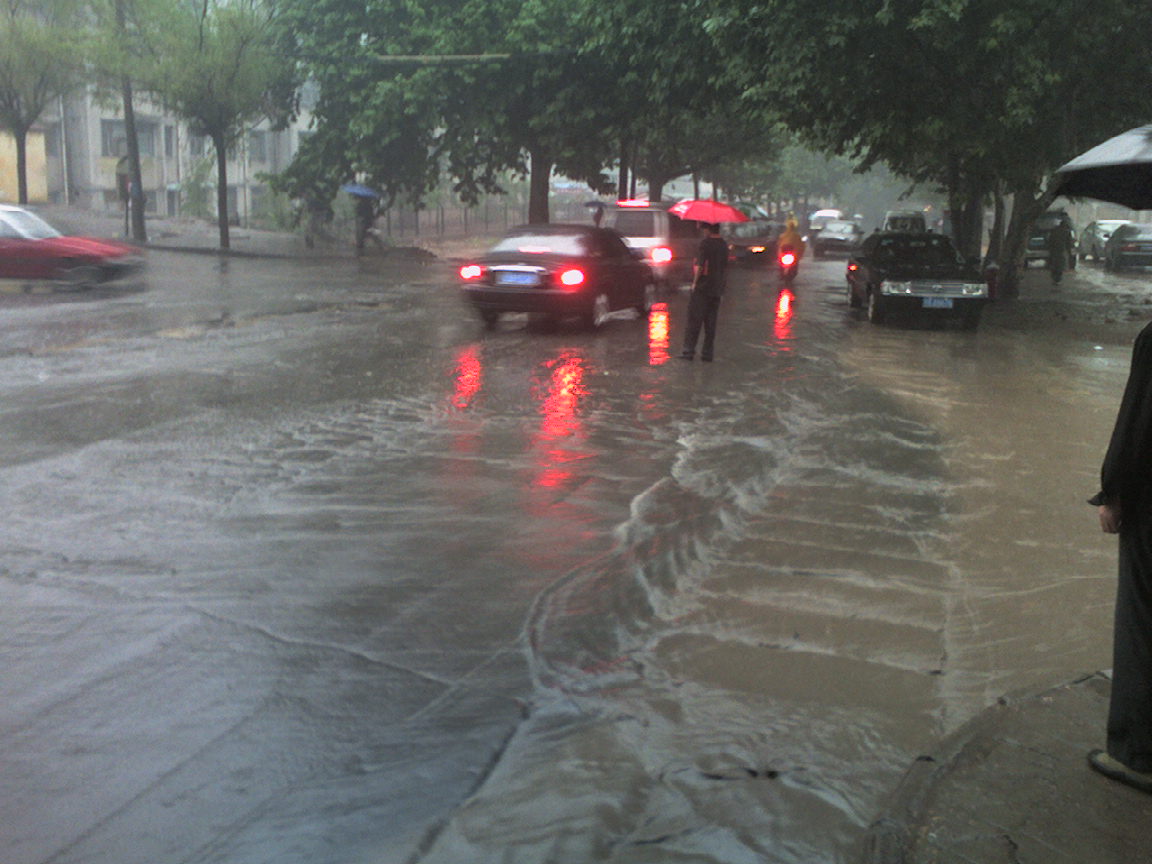 近日阴雨天气连续降雨，防汛物资储备如何保障供电安全