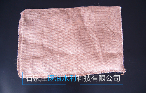 相比吸水膨胀袋，传统沙土袋的建设过程效率较低