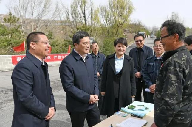 韦韬督导检查森林防火工作