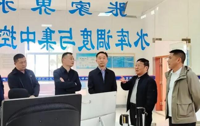 刘卫兵开展巡河工作并调研防汛备汛有关情况